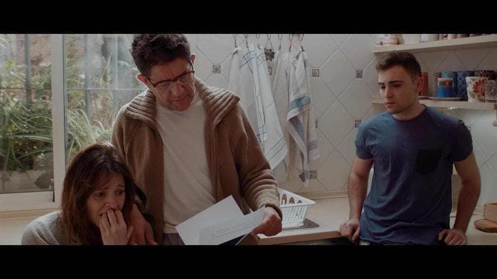 fotografía de la película Bajo la rosa