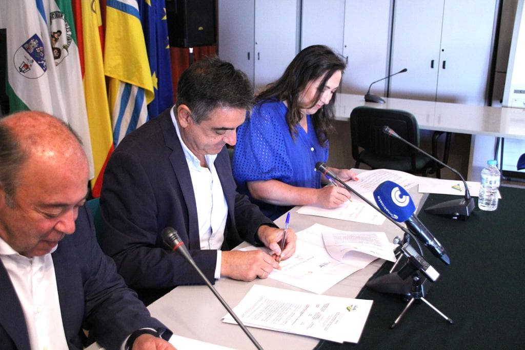 Renovación del Convenio entre Canal Costa y el Festival de Islantilla - Firma