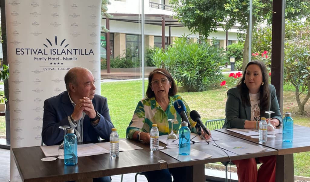 Reunión en el hotel estival islantilla sobre el convenio con Canal Costa
