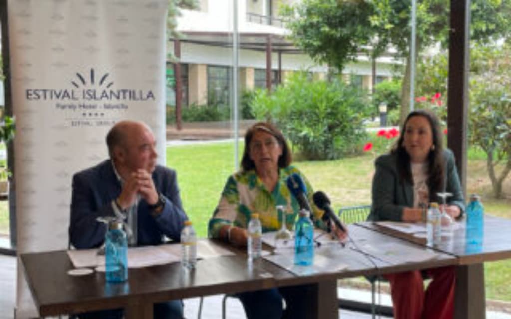 Reunión en el hotel estival islantilla sobre el convenio con Canal Costa