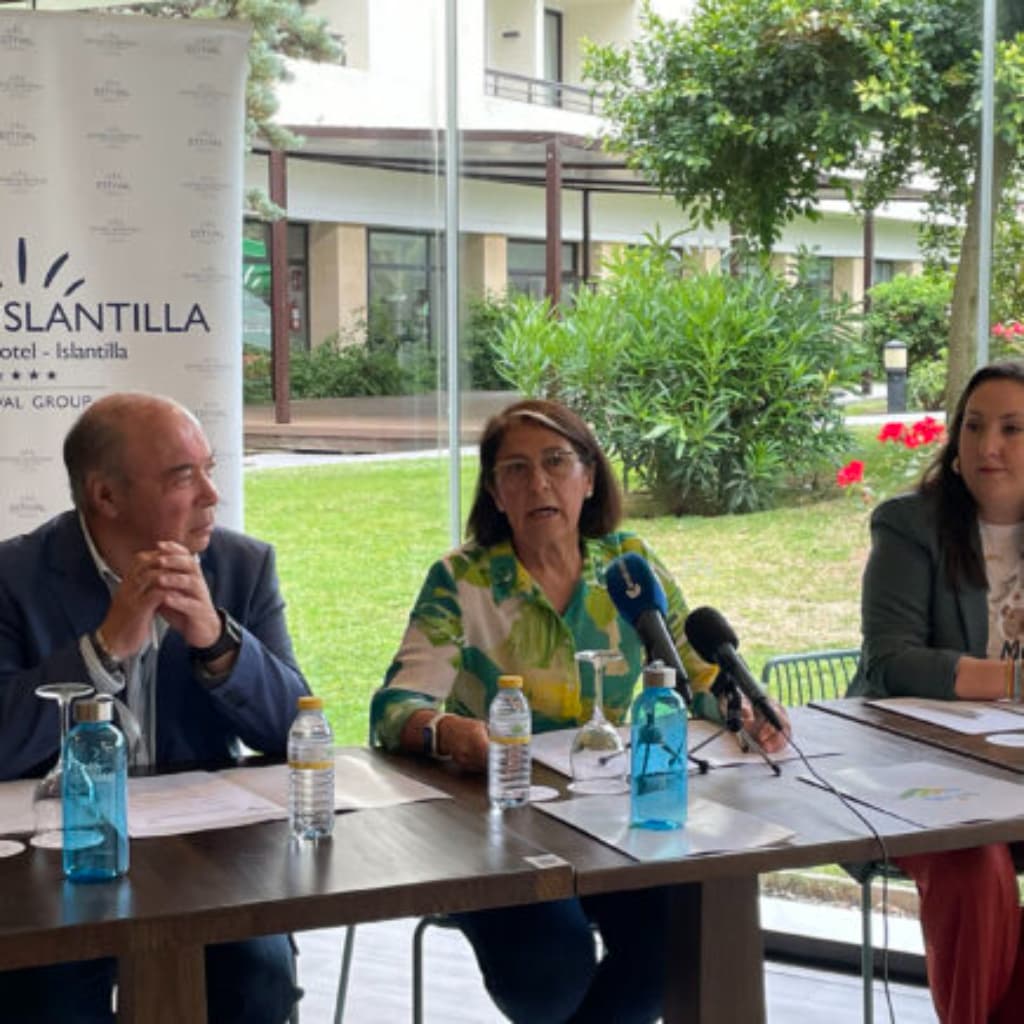 Reunión en el hotel estival islantilla sobre el convenio con Canal Costa