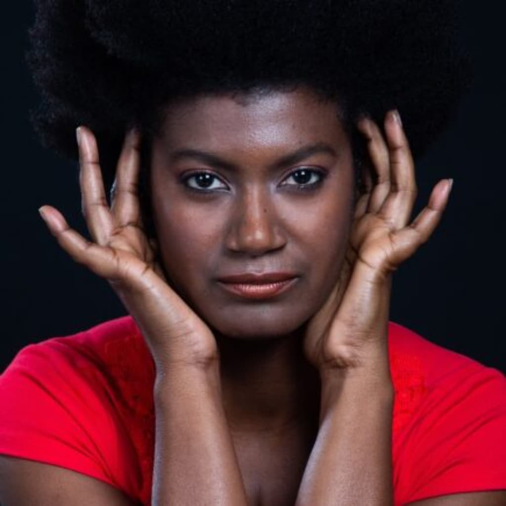 Fotografía de la actriz Kenia Mestre