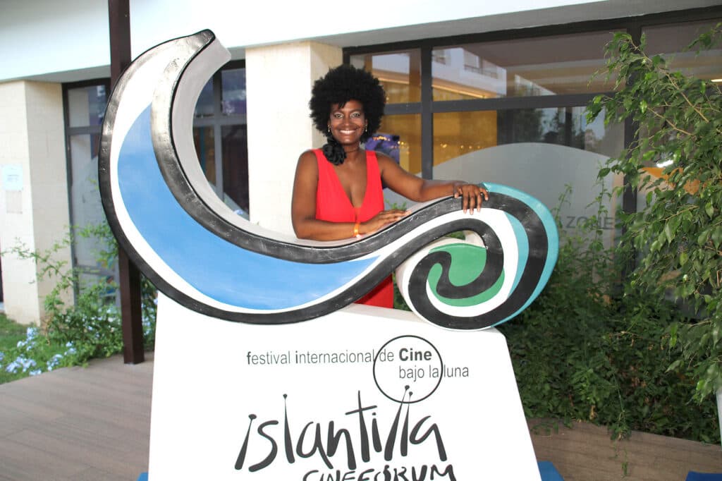 Presentadora Kenia Mestre